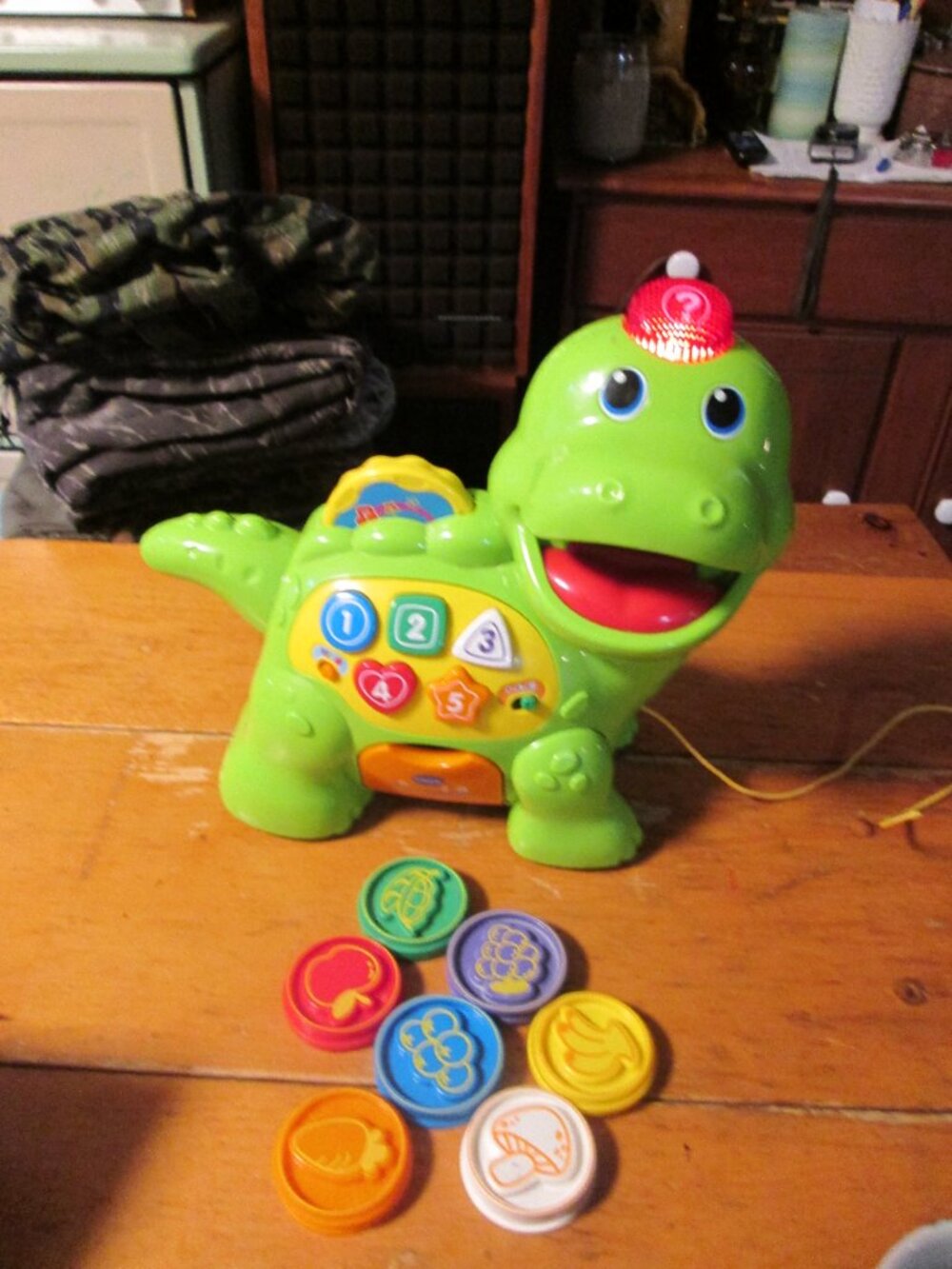 V tech Chomp and count Dino with 7 food coin works great music fun interactive